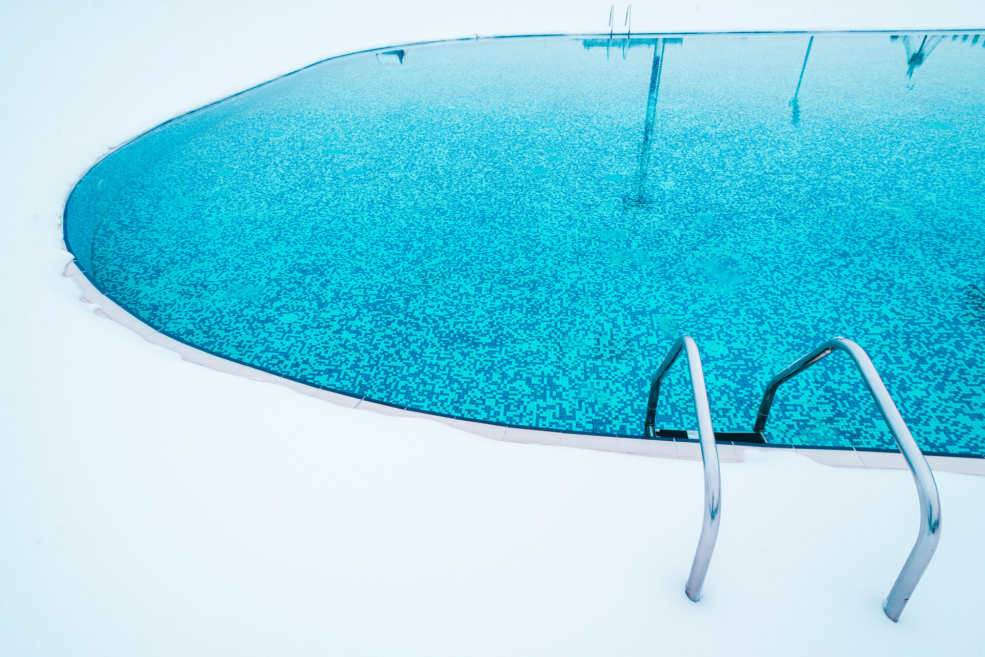 Schwimmen im warmen Wasser: Wie Sie mit einer Pool Wärmepumpe auch an kühlen Tagen den Pool genießen können